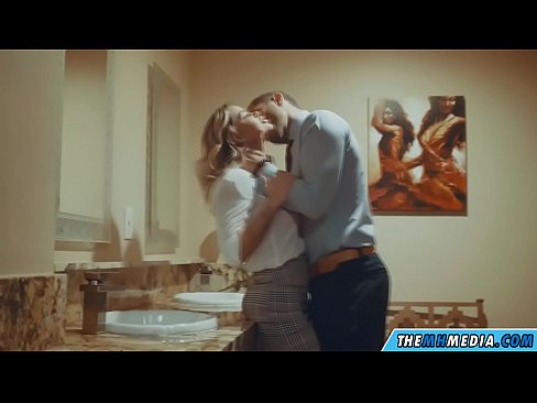 ❤️ Cando unha loura tetona seduce nun baño público ❤❌ Vídeo de puta  na pornografía gl.kanalmoscow.ru